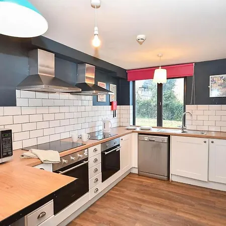Budget 8 Bedroom Modern In Headingley Apartamento *