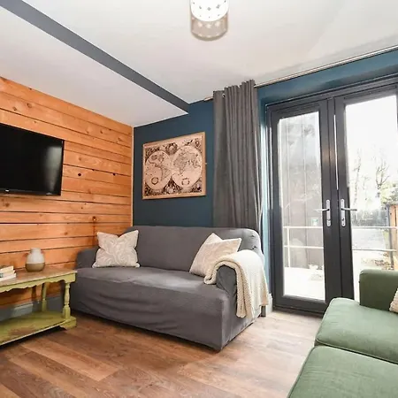 Budget 8 Bedroom Modern In Headingley * Leeds (West Yorkshire)