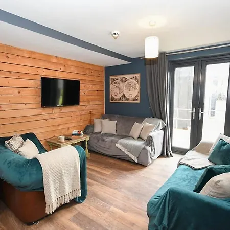Budget 8 Bedroom Modern In Headingley شقة ليدز