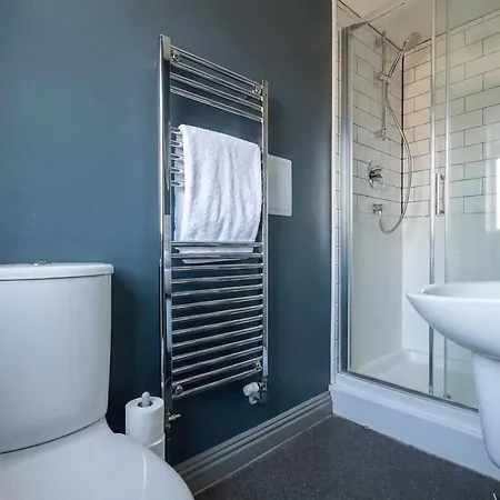 شقة Budget 8 Bedroom Modern In Headingley ليدز